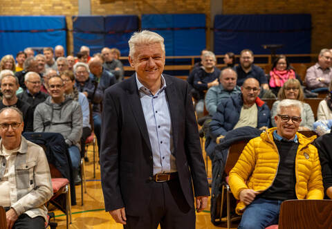 Solo-Kandidatur: Wurmbergs Bürgermeister Jörg-Michael Teply hat bei der Wahl am 18. Januar keinen Gegenkandidaten. Bei der Vorstellung in der Turn- und Festhalle skizzierte er den Kurs der Gemeinde.