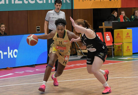 Im Pokalspiel im Dezember setzten sich die Sterne (links Trinity Baptiste) gegen Hannover durch.