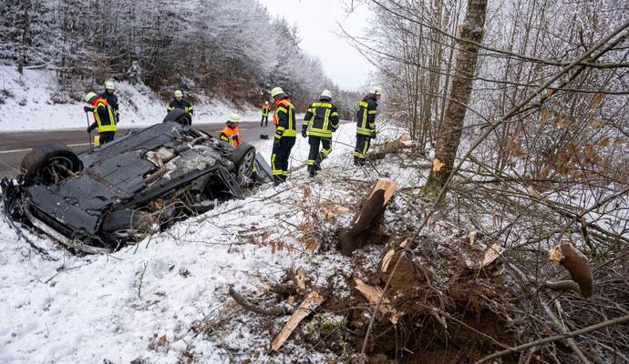 Tödlicher Unfall bei winterlichen Straßenverhältnissen