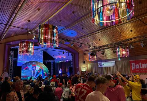 In Kieselbronn hat das Darts-Event am Wochenende wieder zig Fans angezogen.