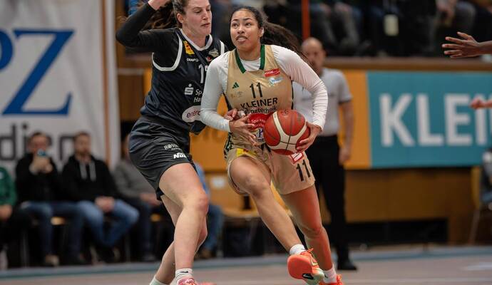 Kilyn McGuff (rechts) war eine von fünf Spielerinnen der Rutronik Stars mit einer zweistelligen Punktausbeute gegen Hannover.