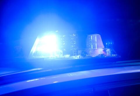 Blaulicht auf Polizeifahrzeug