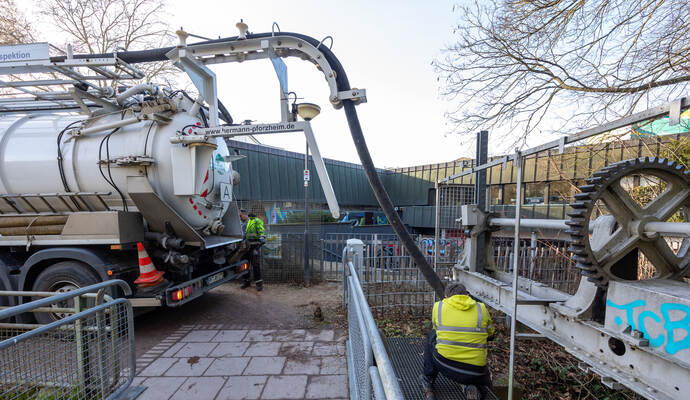 ausgelaufener Diesel Kupferhammer