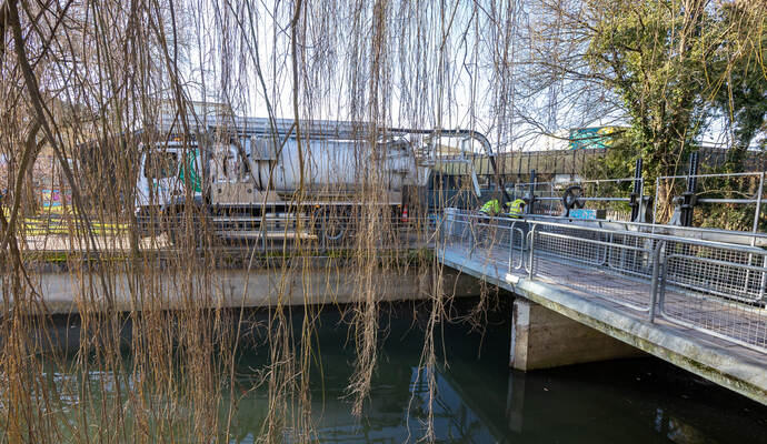 ausgelaufener Diesel Kupferhammer