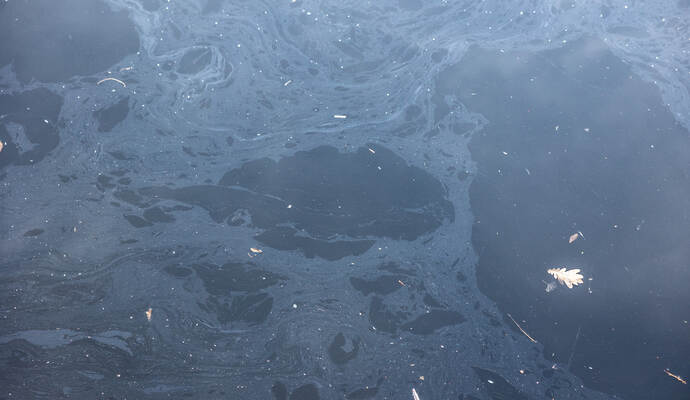 ausgelaufener Diesel Kupferhammer