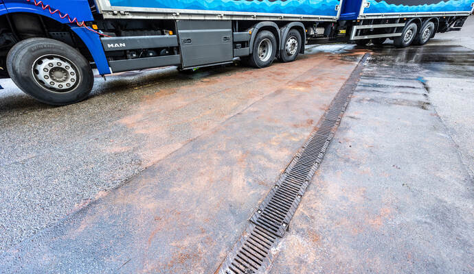 ausgelaufener Diesel Kupferhammer