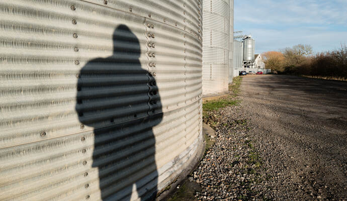 Die Täter sind zwischen Freitag und Samstag in einen Container eingedrungen und haben Werkzeuge im Wert von 10.000 Euro entwendet.