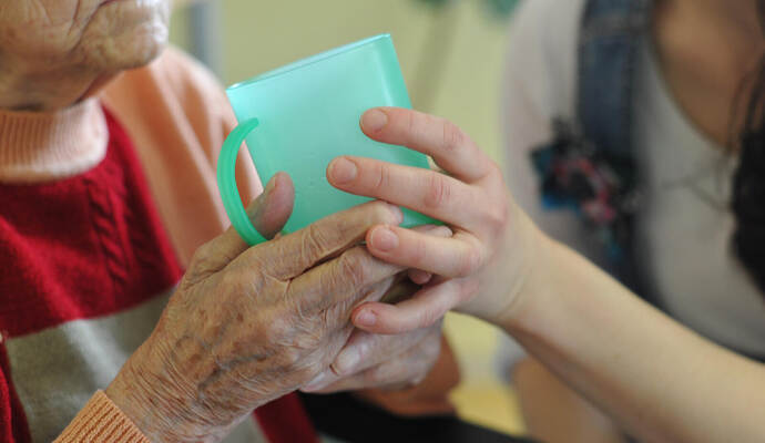 Brandenburger Landtag debattiert über Fachkräfte in der Pflege