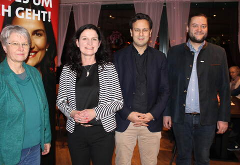 Zeigen klare Kante beim Neujahrsempfang: SPD-Gemeinderätin Ursula Jahn-Zöhrens, Landtagskandidatin Daniela Steinrode, Bundestagsabgeordneter Parsa Marvi sowie Bürgermeister Marco Gauger (von links). Baum