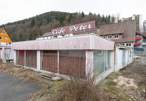 Kein Hingucker: Das Café-Peter-Areal in Calmbach.