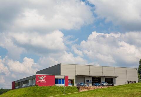 Auf der Wilhelmshöhe in Neuenbürg ist der Firmensitz der WK Metall GmbH mit weiteren Standorten in Neuenbürg und Ittersbach.