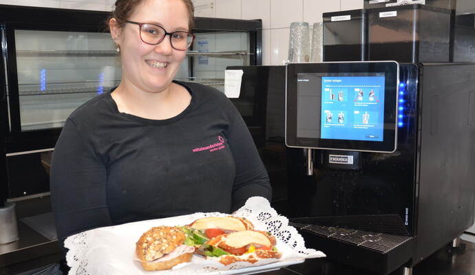 Helen Peterziel hat den Arbeitsplatz gefunden, an dem sie sich wertgeschätzt fühlt und bleiben möchte. Auch ihr Chef ist stolz auf sie.