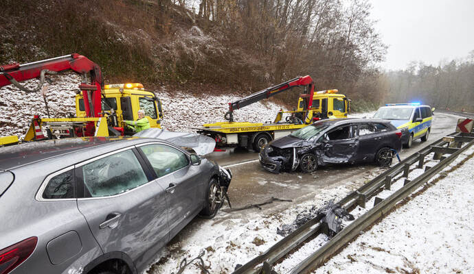 Unfall zwei PKW L1185 zwischen Niefern und Öschelbronn