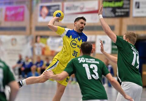 Am Ende knapp obenauf: Neuenbürg II und Aaron Breitenstein (am Ball) hatten im Heimspiel gegen KIT/MTV Karlsruhe die Nase hauchdünn vorne.