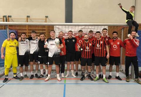 Germania Singen (links) setzte sich in einem packenden Finale gegen den FV Wildbad I durch.