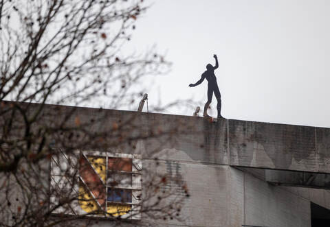 Rathaus Skulptur Endzeit