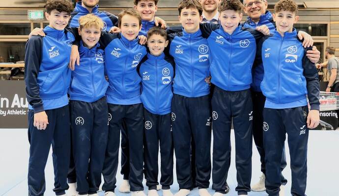 Das NBL-Team 2024 beim Ligafinale: (hinten von links): Trainer Yannick Kessler, Till Rapp, Kampfrichter Dominik Hartfelder, Trainer Dirk Walterspacher, (vorn von links) Alessandro Arlia, Ben Arendt, Bence Szabó, Raphael Wolfinger, Luc Walterspacher, Fabian Giebelhäuser und Lenny Neff. Tom Arendt