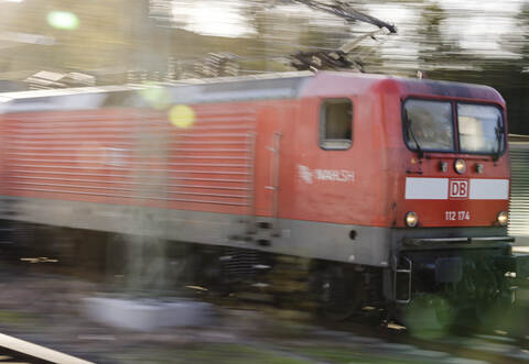 Deutsche Bahn stellt Oberleitungsinseln in Kiel vor