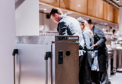 B.Pro konzentriert sich künftig auf sein Kerngeschäft in der Speisenlogistik und schließt seine Industriesparte Enoxx.