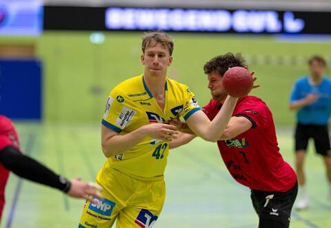 Etwas Zählbares holen wollen Nils Ackermann (Mitte) und die SG Pforzheim/Eutingen II.