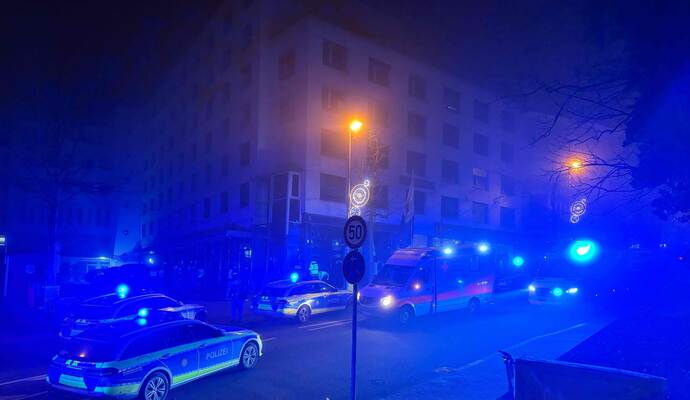 Bei einer Auseinandersetzung am Schloßberg seien vier Personen verletzt worden.