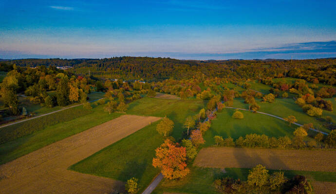 Der Enzkreis im Herbst, mit Blick auf Kämpfelbach.