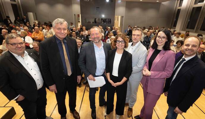 Uwe von Wangenheim (AfD), Hans-Ulrich Rülke (FDP), Marek Klimanski (PZ), Stefanie Wally (Kulturhaus Osterfeld), Simon Schwarz (Grüne), Annkathrin Wulff (SPD, Andreas Renner (CDU) (von links).