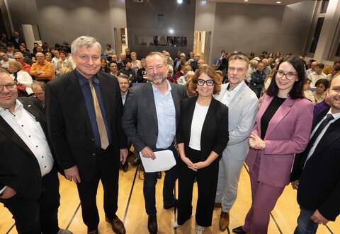 Uwe von Wangenheim (AfD), Hans-Ulrich Rülke (FDP), Marek Klimanski (PZ), Stefanie Wally (Kulturhaus Osterfeld), Simon Schwarz (Grüne), Annkathrin Wulff (SPD, Andreas Renner (CDU) (von links).