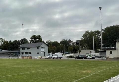 Mehrheitlich hat der Knittlinger Gemeinderat am Dienstagabend beschlossen, Geldmittel in Höhe von 390.000 Euro für die Sanierung der Flutlichtanlage auf dem Sportplatz in den Haushalt 2026 vorzuziehen. Ursprünglich war die Summe für den Etat 2028 eingeplant.