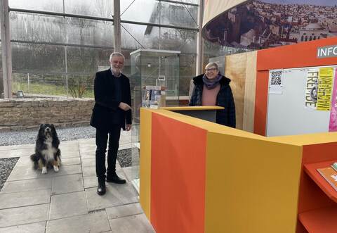 Am neu gestrichenen Empfang steht das neue Leitungsteam im Römermuseum, Sabine Stalf und Dirk Vogeley.