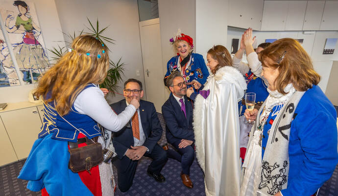 Altweiberfasching PZ Jung Rathaus