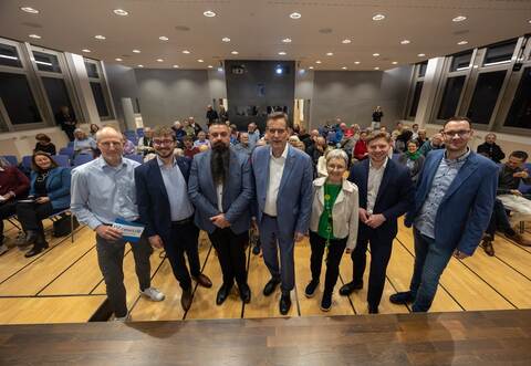 Freuen sich auf die Diskussionsrunde: PZ-Redakteur Sven Bernhagen (von links), Michael Hofsäß (SPD), Alexander Steblau (AfD), Erik Schweickert (FDP), Stefanie Seemann (Grüne), Nico Gunzelmann (CDU) und PZ-Redakteur Christoph Stäbler.