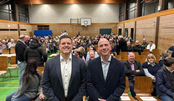 Carsten Hoffmann (links) und Sebastian Huber kandidieren für Engelsbrand. Am Sonntag wird sich entscheiden, wer neuer Rathauschef wird.