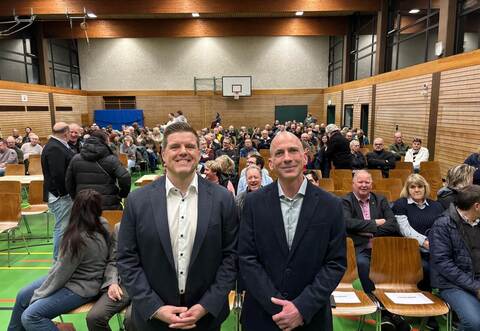 Carsten Hoffmann (links) und Sebastian Huber kandidieren für Engelsbrand. Am Sonntag wird sich entscheiden, wer neuer Rathauschef wird.