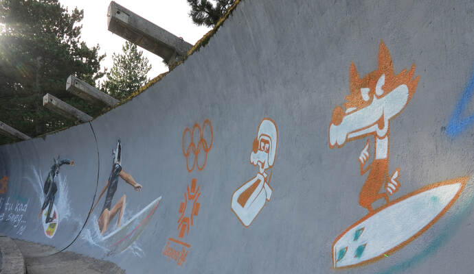 Kriegszerstörte Rodel-Olympiabahn in Sarajevo