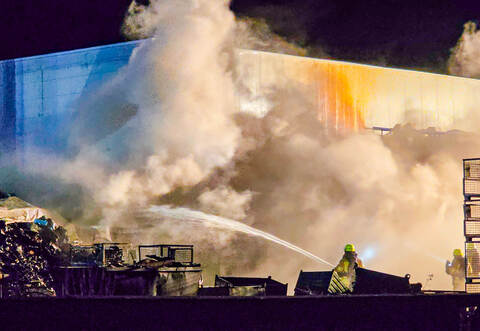 Aktuell brennt es in Enzberg. Zahlreiche Einsatzkräfte sind vor Ort.