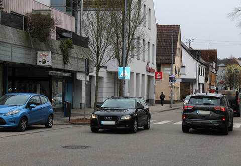 In der Illinger Bahnhofstraße fließt der Verkehr noch am besten.