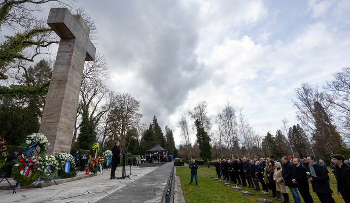 Gedenken Hauptfriedhof Bombenangriff