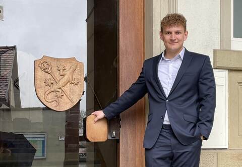 Als neuer Bürgermeister möchte Julius Terhorst ins Ötisheimer Rathaus einziehen. Am Dienstag hat sich der 28-Jährige als Bewerber Nummer eins der Öffentlichkeit präsentiert. Anfang März will der Gemeinderat (Junge Liste Aize) voll in den Wahlkampf um die Nachfolge von Werner Henle einsteigen.
