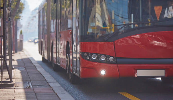 Bei einer Fahrscheinkontrolle wurde eine Frau handgreiflich.