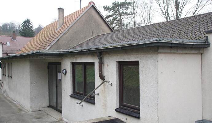 Das Feuerwehrhaus in Stein hat ähnlich wie das in Königsbach seine beste Zeiten hinter sich. Die Gemeinde plant deshalb einen Neubau.