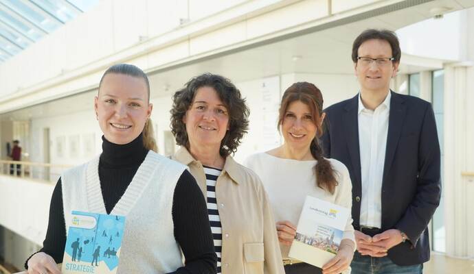 Lucy Herb und Sylke Kopp von der strategischen Sozialplanung, Dezernentin Katja Kreeb und Jens Ridderbusch vom Statistischen Landesamt (von links) hoffen auf viele Teilnehmer bei der Regionalkonferenz.