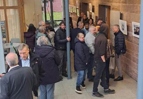 Gut besucht war das Rathaus in Schömberg bei der Vernissage zur Ausstellung anlässlich des zehnjährigen Jubiläums des AK Asyl in Schömberg.