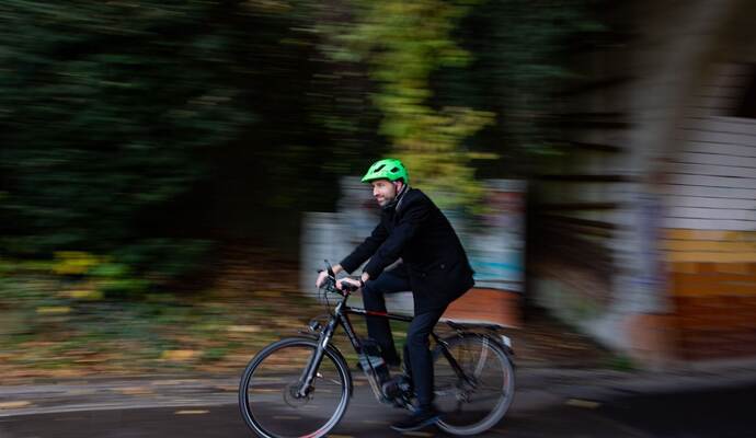 Palmer gibt einen Fahrrad-Tunnel für Pedelecs frei