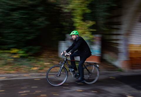 Palmer gibt einen Fahrrad-Tunnel für Pedelecs frei