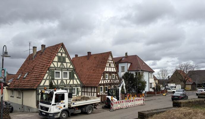 Aufgrund der Wasserrohrbrüche kommt es zu Sperrungen in der Dürrner Hauptstraße.