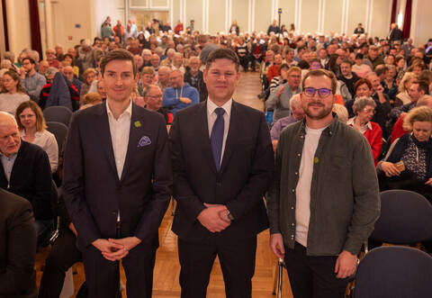 Die Kandidaten im vollen Kurhaus: Michael Hopf, Matthias Stepan und Steffen Hoffmann (von links).
