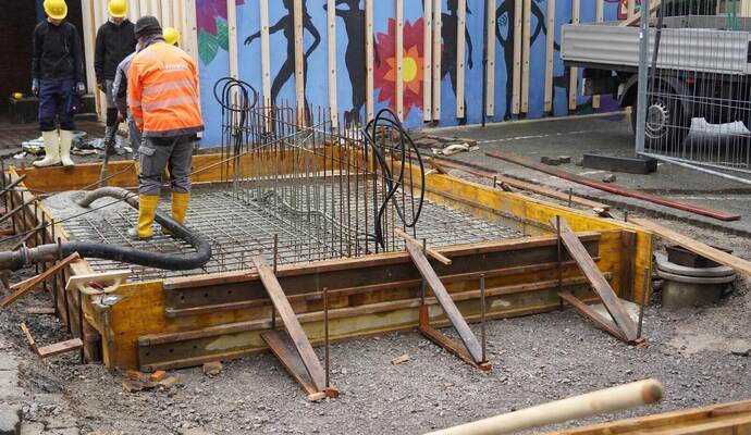 Eine neue Kletterlandschaft soll auf dem Pausenhof der Remchinger Carl-Dittler-Realschule entstehen. Bis zum 14. April ist noch Zeit, um das Projekt im Rahmen des bundesweiten Handwerks-Wettbewerbs der Firma Würth fertigzustellen.