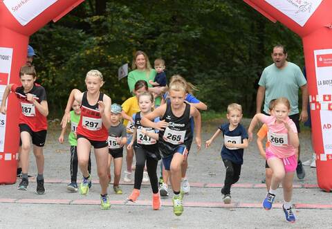 Laufen ist für alle da: Das zeigt sowohl der Keibel-Kids-Lauf in Huchenfeld ...