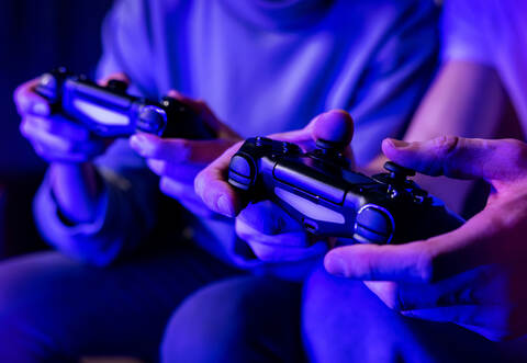 Einbrecher sollen eine Spielekonsole geklaut haben.